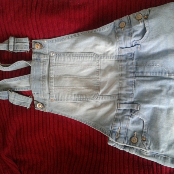 Girls jordache short overalls - Picture 3 of 3